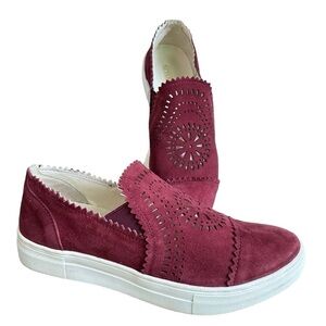 Seychelles woman’s suede leather cutout slip on sneaker size 7.5